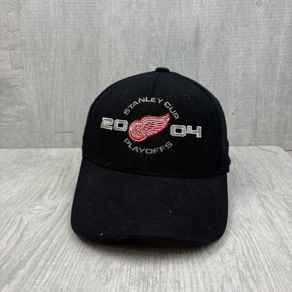 Vintage Detroit Red Wings Hat Cap Fitted Black Canvas Stanley Cup Playoffs 2004
